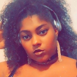 Meet your Posher, Alexus